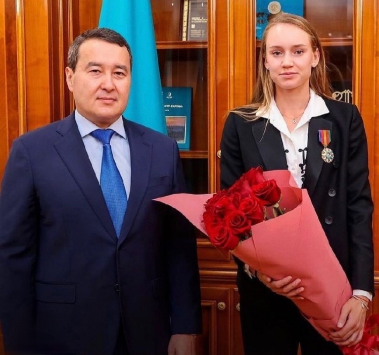 战略调整与 战略调整与