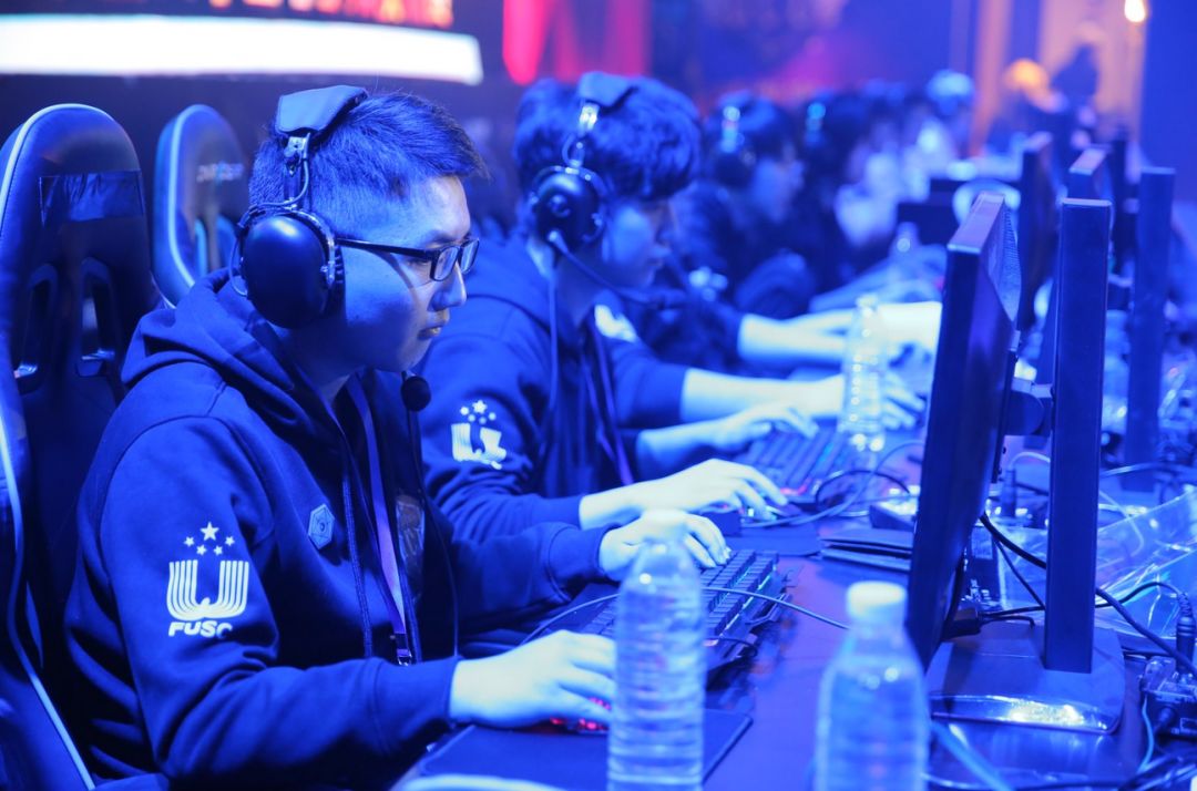 也进一步凸 也进一步凸